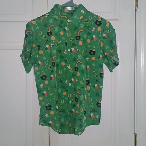 St Patrick's kids unisex button down shirt Sz 12 NWOT ( buttons on right) - Picture 1 of 6